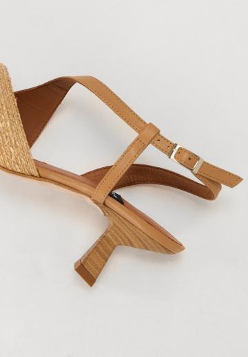 Туфли с ремешком