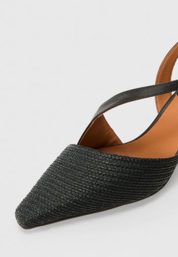 Туфли с ремешком