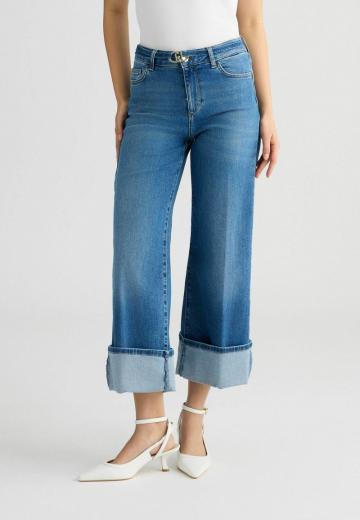 Короткие джинсы