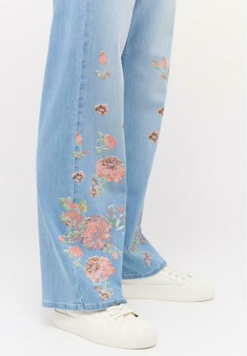 Прямые джинсы