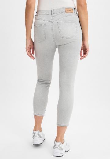 Короткие джинсы