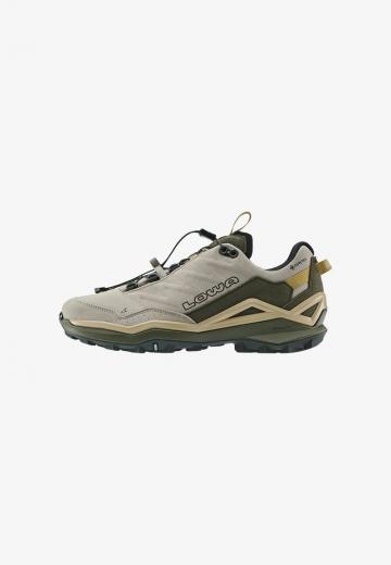 Походные кроссовки