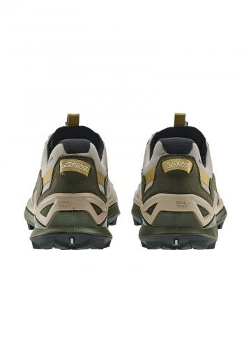 Походные кроссовки