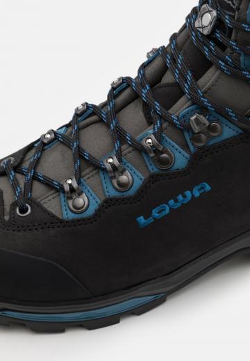 Походные ботинки