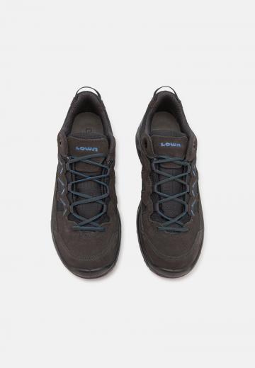 Походные кроссовки