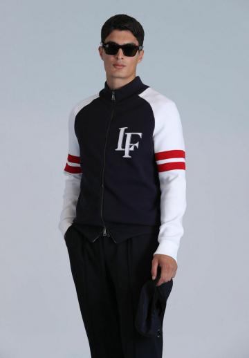 Вязаная кофта