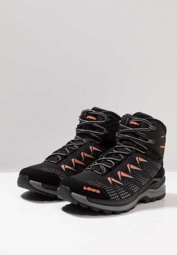 Походные ботинки