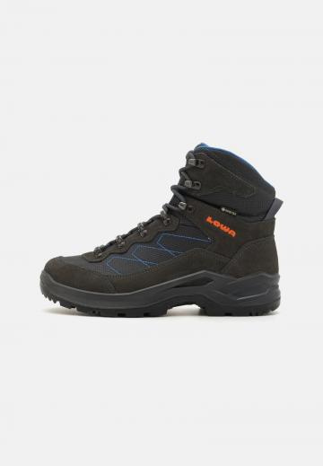 Походные ботинки