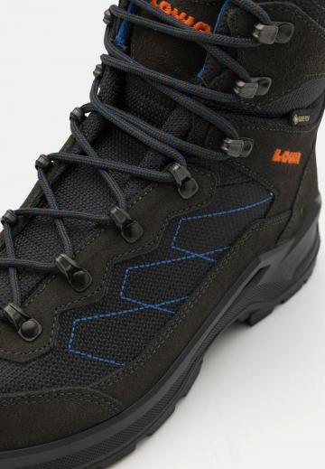 Походные ботинки