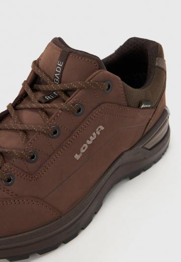 Походные кроссовки