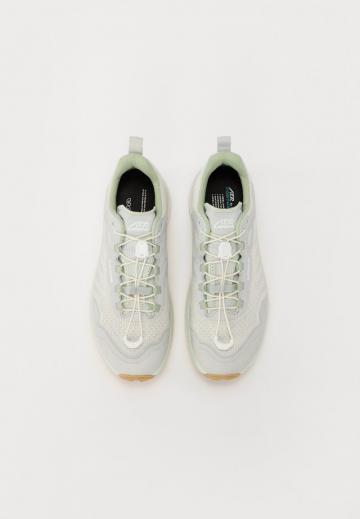 Беговые кроссовки