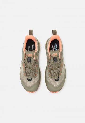 Беговые кроссовки