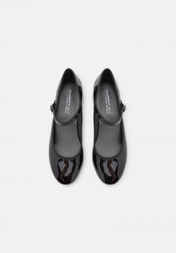 Туфли с ремешком