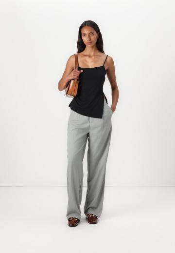 Топ на бретельках