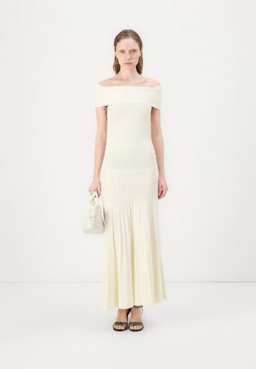 Вязаное платье