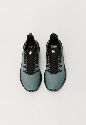 Походные кроссовки