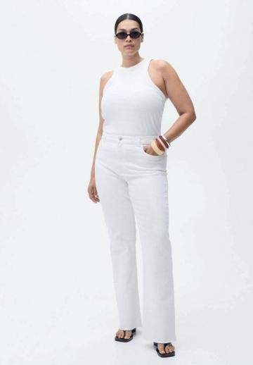 Прямые джинсы