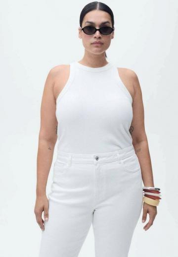 Прямые джинсы