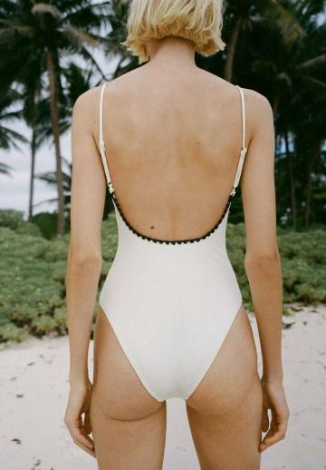 Слитный купальник