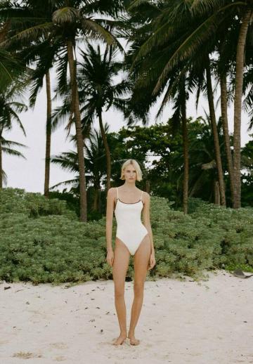 Слитный купальник