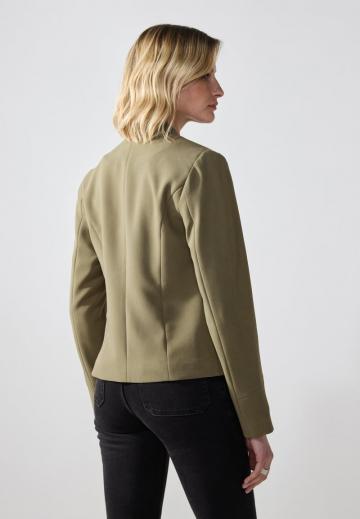 Блейзер с накладными карманами