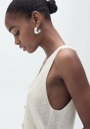 Вязаный жилет