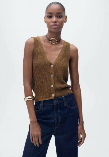 Вязаный жилет