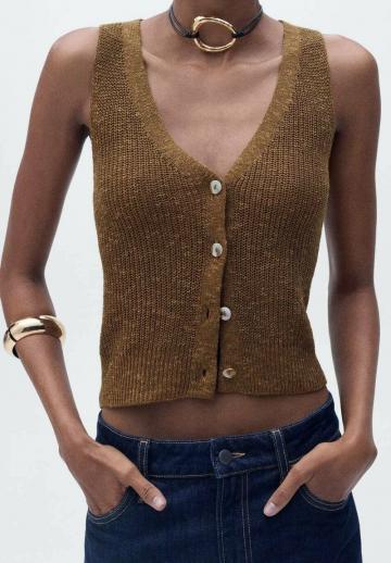 Вязаный жилет
