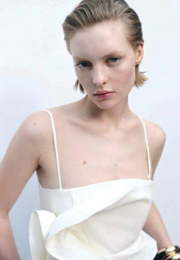 Топ на бретельках