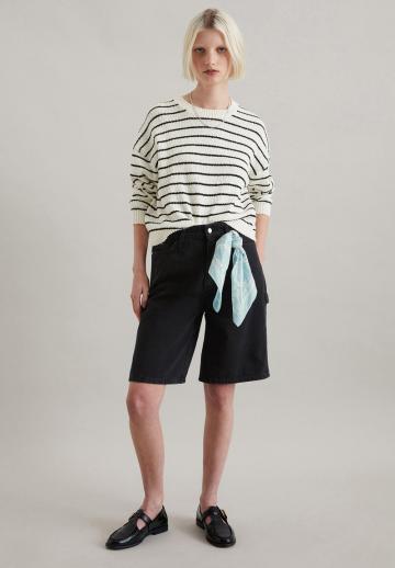 Пуловер в полоску