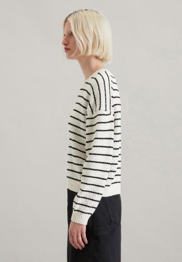 Пуловер в полоску