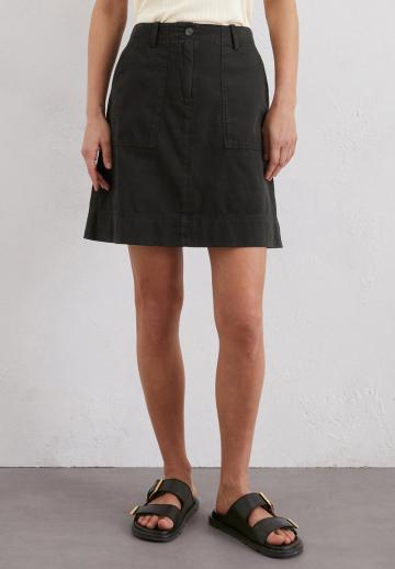 Юбка с накладными карманами