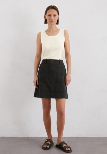 Юбка с накладными карманами