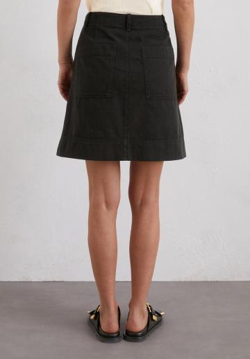 Юбка с накладными карманами