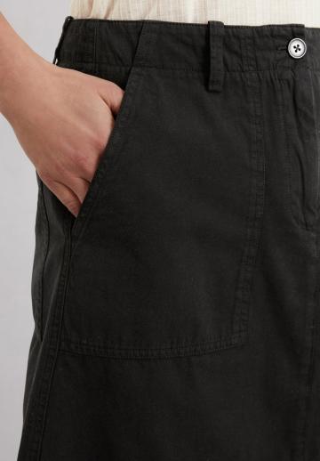 Юбка с накладными карманами