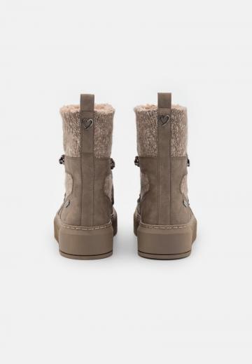 Ботинки на шнуровке