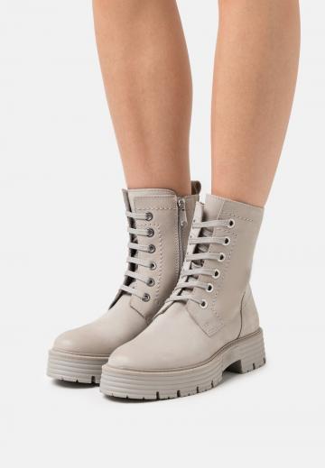 Ботинки на шнуровке