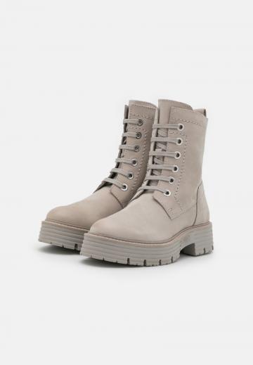 Ботинки на шнуровке