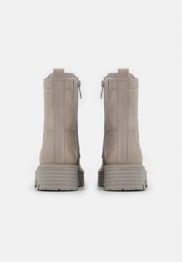 Ботинки на шнуровке