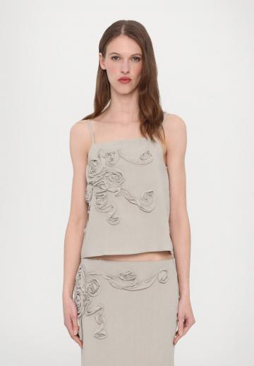 Топ на бретельках