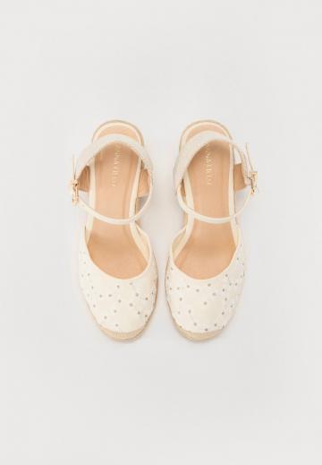 Туфли на танкетке