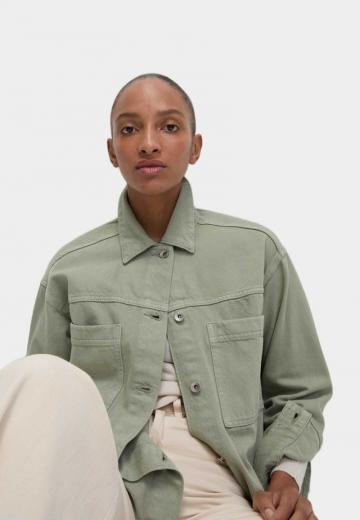 Куртка с накладнымит карманами