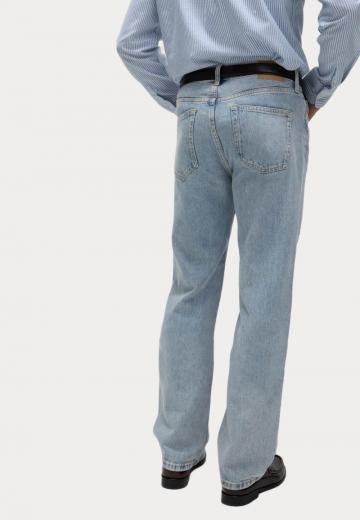 Прямые джинсы