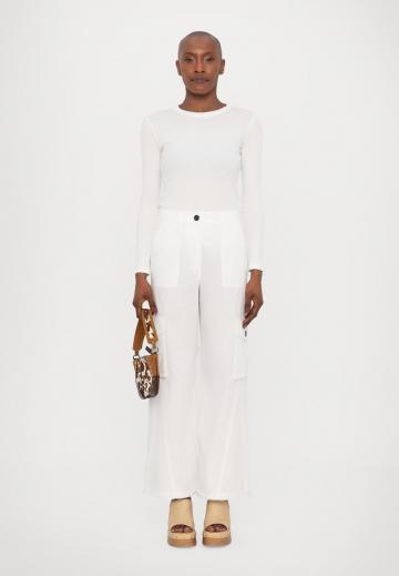 Брюки с накладными карманами