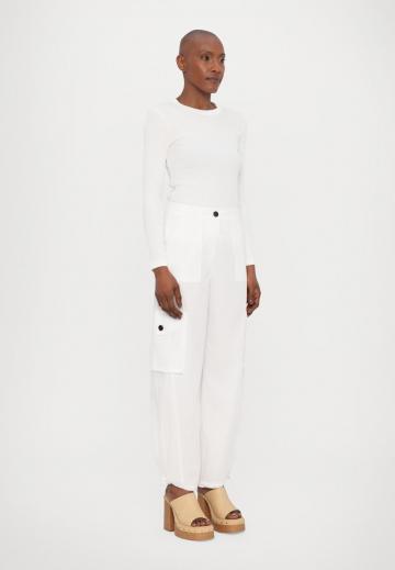 Брюки с накладными карманами