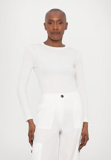 Брюки с накладными карманами