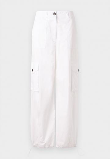 Брюки с накладными карманами