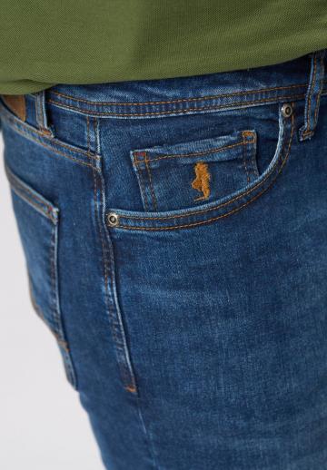 Прямые джинсы