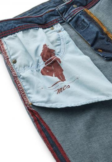 Прямые джинсы