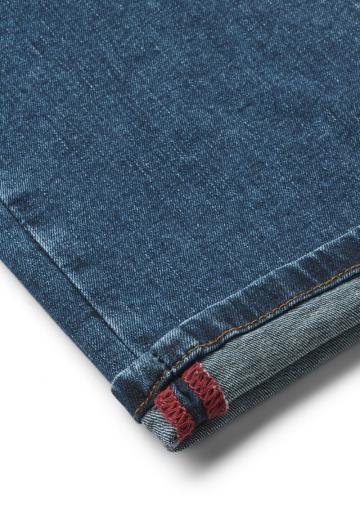 Прямые джинсы